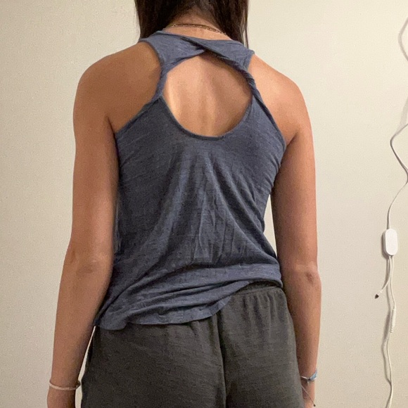 Soft twisted tank tops - Picture 8 of 12